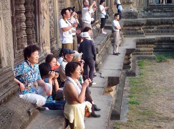 002 Tourists watching Sunrise Thumb